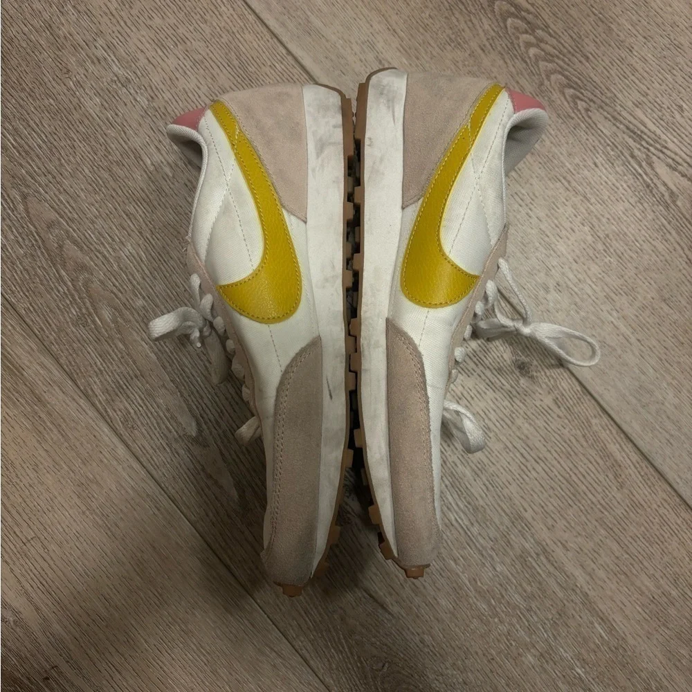 Nike Daybreak Fossil Stone Saffron QuartzShoes Sneakers size 7,5